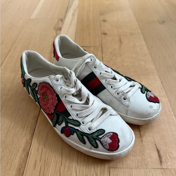 Gucci Floral Embroidered White Sneakers - Picture 1 of 2